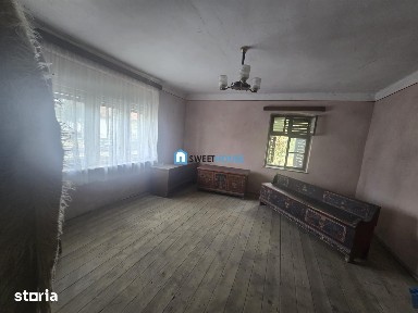Casa Traditionala cu Teren Generos de Vanzare Mandra