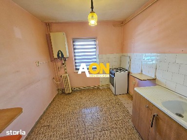 Apartament 2 camere, decomandat, etaj 2, Cetate, zona Kaufland