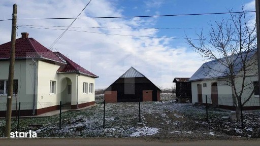 Casa de vanzare cu 3 camere, 2050 mp, zona Tataresti