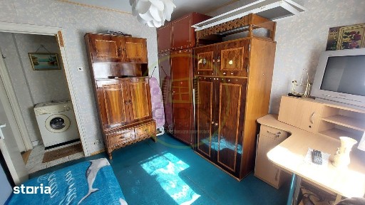 Apartament 2 camere semidecomandat, etajul 3, Craiovita zona Scoala El