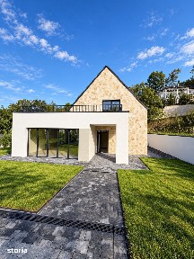 Casa individuala 6 camere, 5 bai, terasa la etaj, curte, P+ET+POD