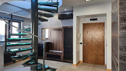 Inchiriez Penthouse cu Vedere Directa la Mare