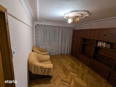 Apartament 3 camera de vanzare