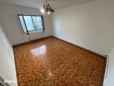 Apartament 4 camere zona Casa de Cultura cu Centrala si Loc de Parcare
