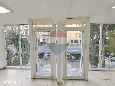 Spațiu comercial/birouri, acces separat, suprafață generoasă