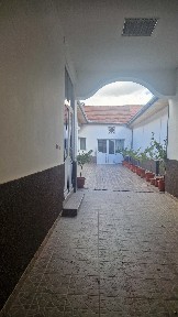 Casă complet renovată, grădină și curte mare,la 14 km de Baile Herculane.