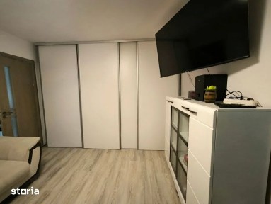 Apartament 3 camere decomandat in cartierul Intre Lacuri
