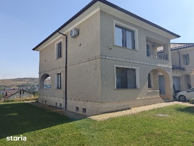 Casa modernă cu 4 camere și garaj în Borhanci