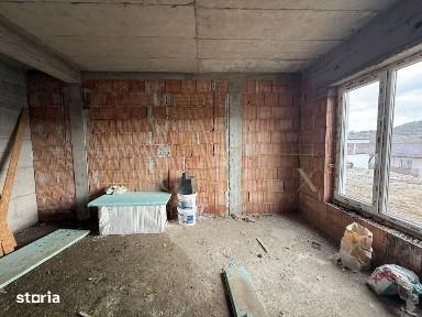 Casa tip duplex 4 camere, 3 bai, semifinisat, zona Fagului/Eroilor