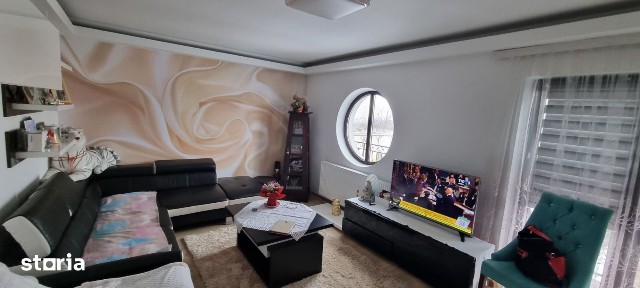 Casa cu etaj pretabila 2 familii in oras