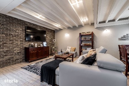 Ultracentral, 90 mp pe două niveluri