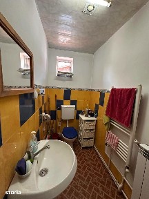 De vanzare apartament cu 3 camere, pret 49.900 euro