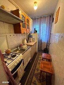 De vanzare apartament cu 3 camere, etajul 1, 53.000 euro