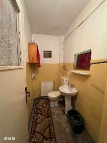 De vanzare apartament cu 3 camere, etajul 1, pret 62.500 euro