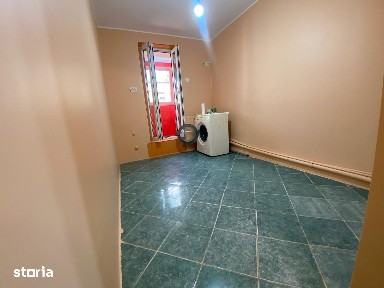 VIND GARSONIERA MICRO19 ET. 3 PRET 19.000 EURO