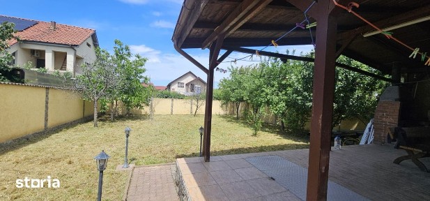 Casa cu 665 mp teren, garaj si terasa, zona Damila