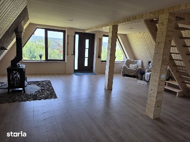 Casă A-Frame 85 mp utili 880 mp teren Chicerea Tomești