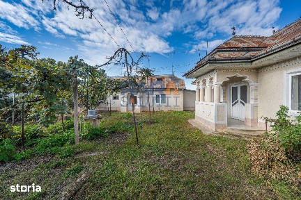 Casă cărămidă 80 mp, teren 1000 mp, colț, 7 km de Roman, Trifești