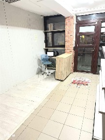 Spatiu comercial renovat cu vitrina - Girocului