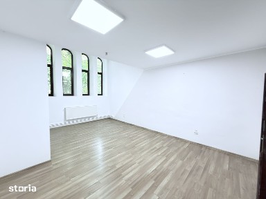 Spatiu de birouri complet amenajate