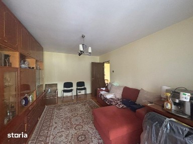 Vanzare - Apartament 3 camere, etaj 4 cu acoperis, finisaje medii, cu