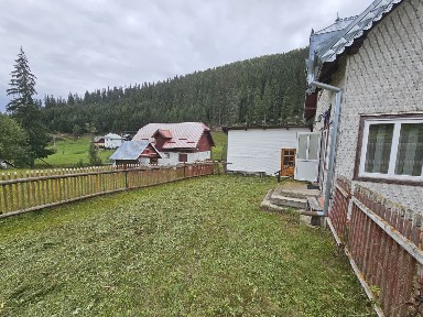 Teren de vanzare cu casa locuibila de vanzare in Bucovina zona Breaza