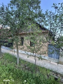 Vand Casa cu curte si gradina