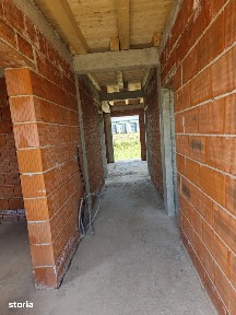 Casă la roșu de vânzare în Santandrei