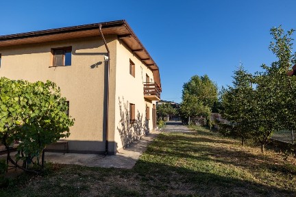 182000E - Casă in Cornetu