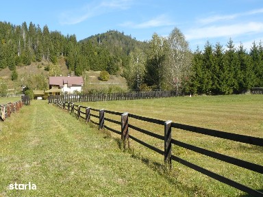Casă cu etaj, de cărămidă, pe teren de 1680 M2, intabulat și c