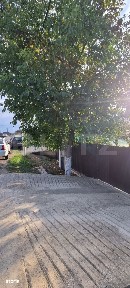 Casa cu 2 corpuri si anexe