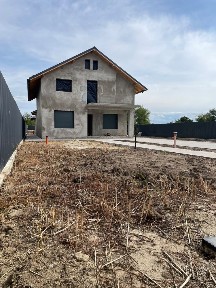 Casă P+M, teren 1.400 mp, foișor cu beci, garaj - Mărtăcești, Brăila