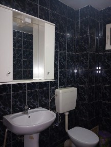 Închiriez garsoniera