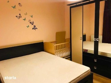 Apartament la etaj intermediar, parcare, balcon, zona Eroilor