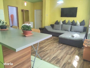 Apartament cu 3 camere, 2 parcari, zona Fagului