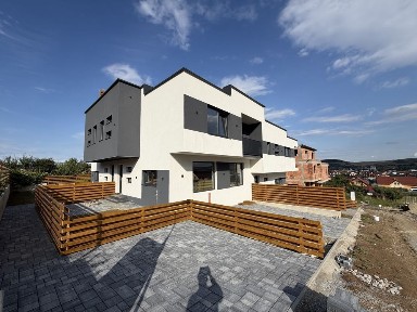 Casa la pret de apartament zona Dedeman la Soare
