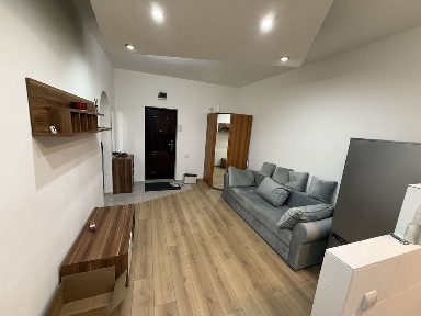 PF inchiriez apartament cu 2 camere, parcare privata
