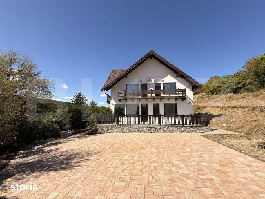 Casa P + M, 190 mp, 2421 mp teren cu foisor, Leamna de Jos