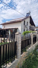 Casă cu 5 camere, 1 etaj, garaj, beci si panouri 477mp în Berceni
