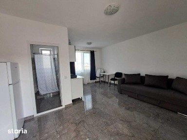 Închiriez garsoniera la curte