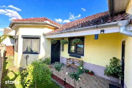 Casă 180 mp utili teren 710 mp panouri solare si hala in Sura Mare