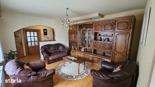 Casa 5 camere 3 bai garaj inchis si teren 700 mp utili in Lazaret