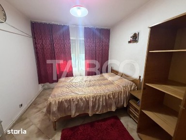 Apartament decomandat 80 mpu 3 camere 2 bai etaj 2 zona 1 Decembrie