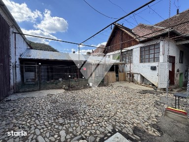 Casa individuala 5 camere cu teren 371 mp zona centrala Sadu Sibiu