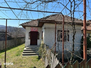 Vand casa si teren com. Magureni, Satul Banului