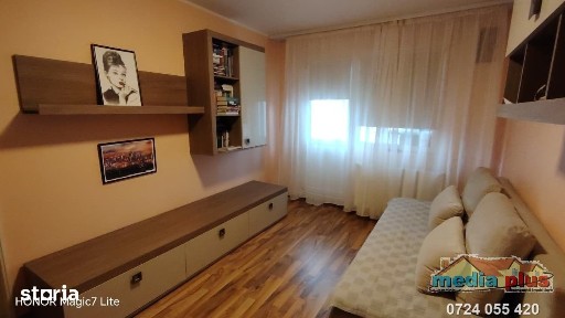 Apartament 3 camere de vânzare - Micro 39, strada Ionel Fernic
