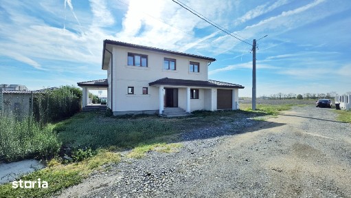 Casa noua cu 5 camere, garaj si terasa acoperita, in Zimandcuz