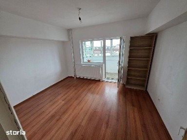 Apartament 4 camere zona Poarta 6