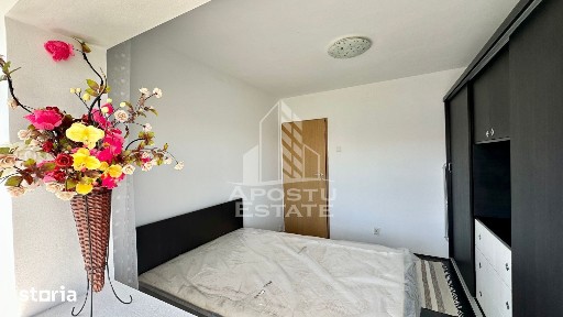 Apartament cu 3 camere, decomandat, zona Lipovei