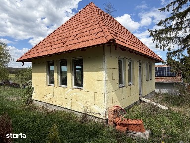 Casă Construcție Nouă în Cristur, 500 mp teren cu utilități și asfalt